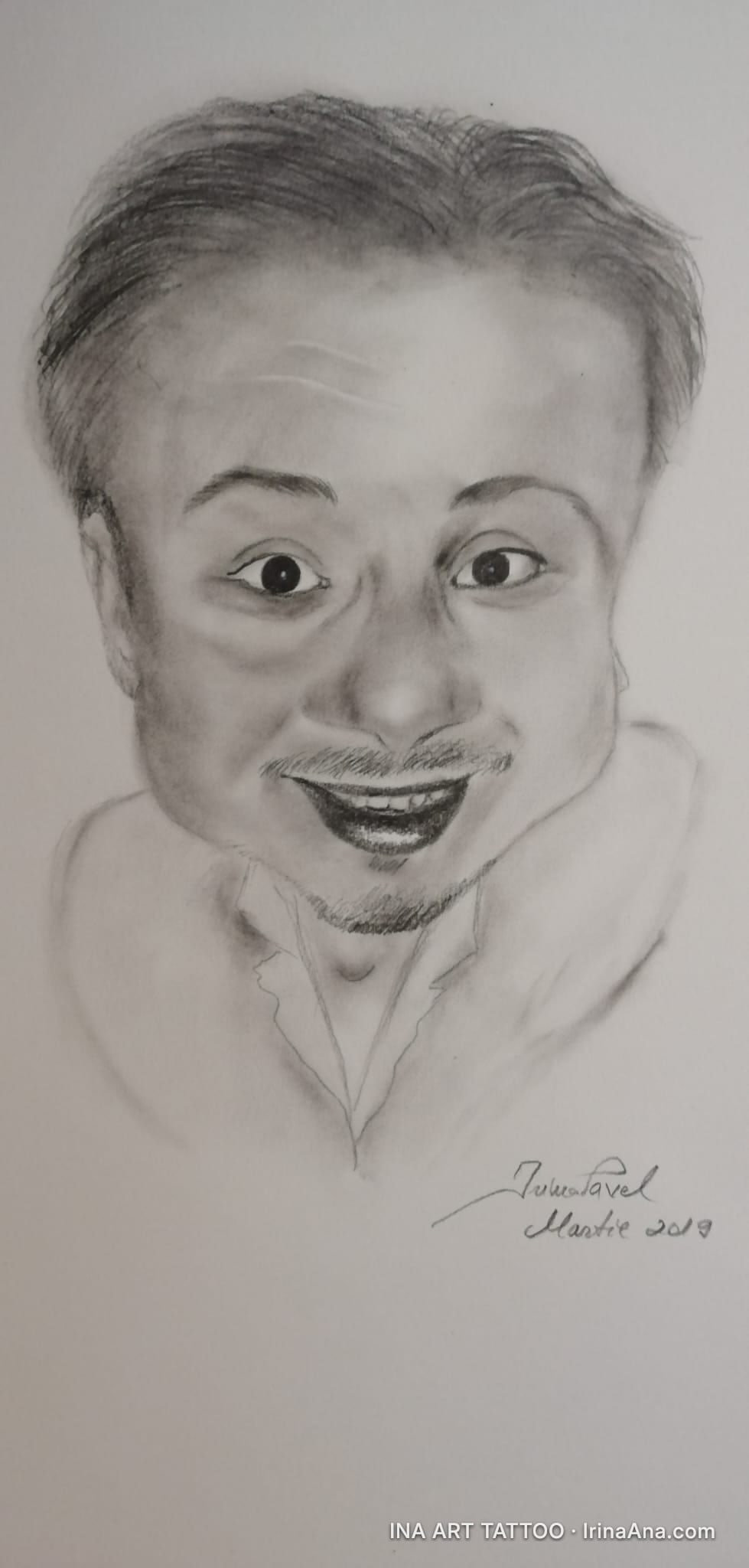 Pencil caricature of a man with wide eyes and a broad smile, featuring a puffed face and short neck.