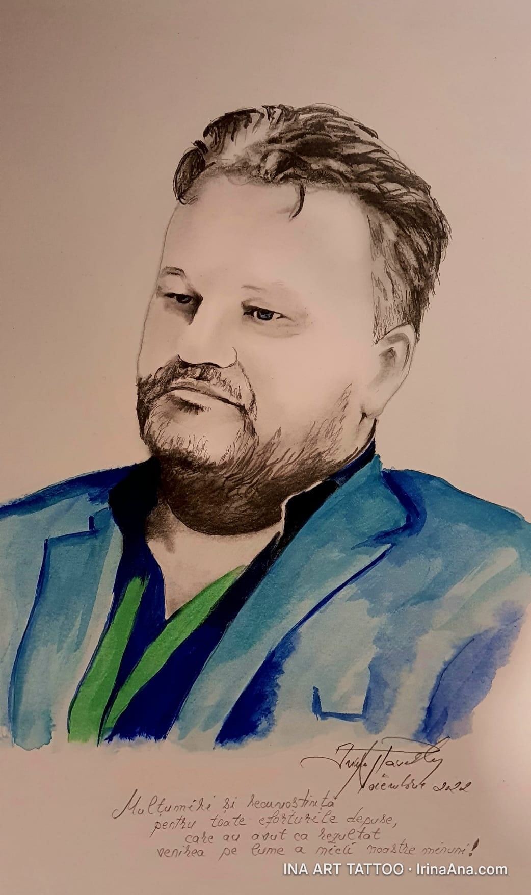 Portret acuarelă și creion al unui bărbat cu barbă, purtând un sacou albastru și o cămașă verde.