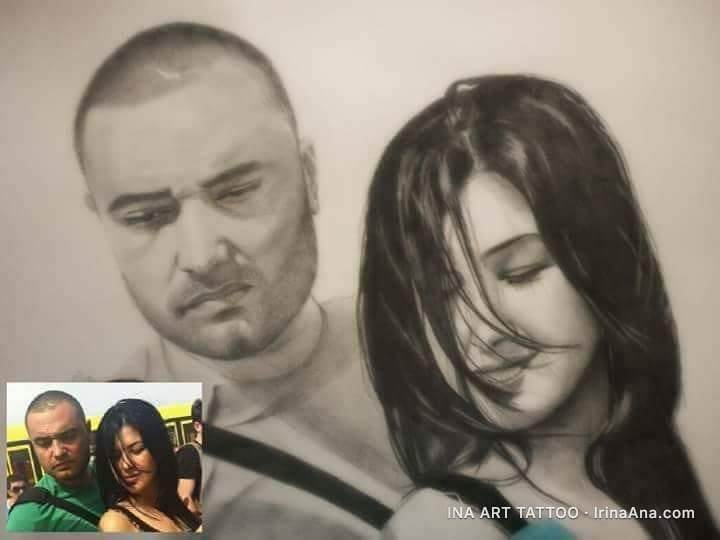 Portret în creion al unui cuplu, un bărbat chel privind în jos și o femeie cu părul lung, întunecat, privind în jos.