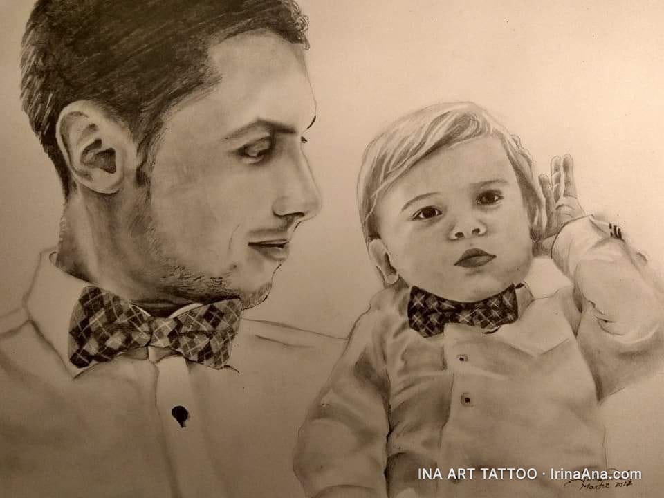 Portret în creion al unui bărbat și al unui copil, ambii purtând papioane. Bărbatul privește copilul care își ține mâna la u…